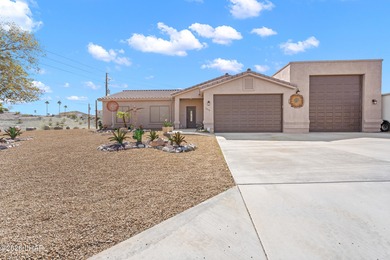 Beautiful desert lake home offering 3 bedrooms, 2 baths, and a - photo 2