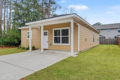 Modern construction. Added privacy. No flood insurance required - photo 2