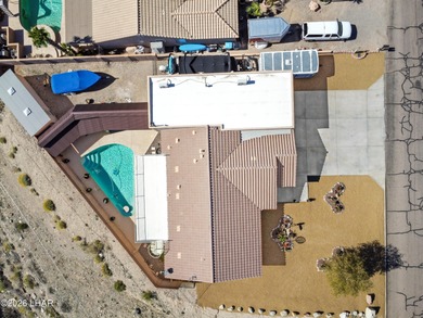 Beautiful desert lake home offering 3 bedrooms, 2 baths, and a - photo 6