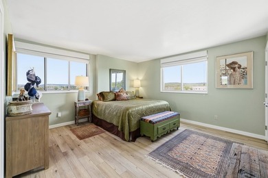 This corner-unit condo offers a perfect blend of modern luxury - photo 18