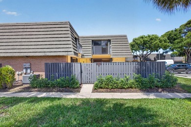 Spacious and well kept town home featuring a newer (2022) AC - photo 1