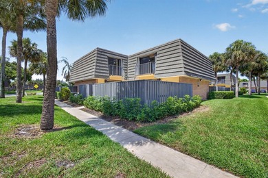 Spacious and well kept town home featuring a newer (2022) AC - photo 2