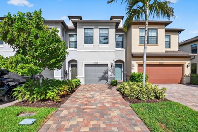 (private lake, pond, creek) Townhome/Townhouse For Sale in Palm Springs Florida