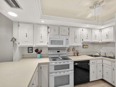 Don't miss this beautiful 3BR/2BA end unit condo, with tranquil - photo 13