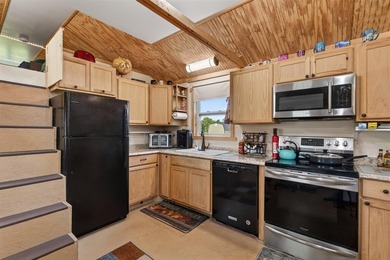 Tiny home on 3 plus acres. Park like setting. Very private - photo 32