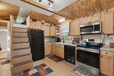 Tiny home on 3 plus acres. Park like setting. Very private - photo 33