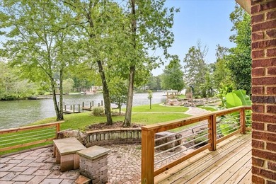 Lake Tansi Home For Sale in Crossville Tennessee