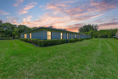 Experience modern luxury and a resort-style lifestyle in this - photo 2