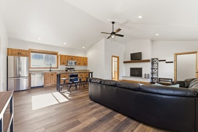 Looking for the perfect spot for your toys and hobbies? This - photo 17