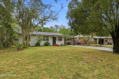 Experience refined living in this meticulously maintained - photo 1