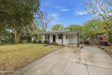 Experience refined living in this meticulously maintained - photo 3