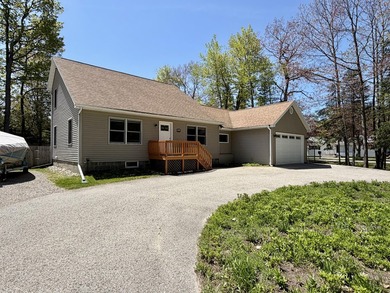 Beautifully remodeled Mackinaw City home just a short walk to - photo 1