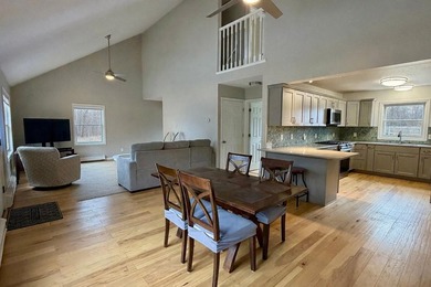 Beautifully remodeled Mackinaw City home just a short walk to - photo 2