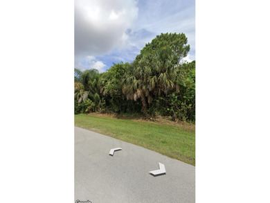 The property at 1843 SE North Buttonwood Drive is located in a - photo 4