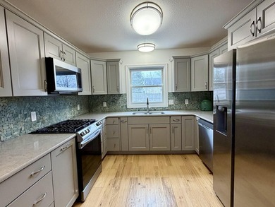 Beautifully remodeled Mackinaw City home just a short walk to - photo 4
