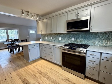 Beautifully remodeled Mackinaw City home just a short walk to - photo 5