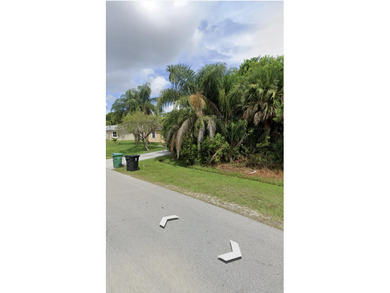 The property at 1843 SE North Buttonwood Drive is located in a - photo 6