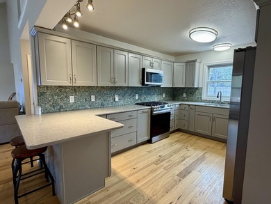 Beautifully remodeled Mackinaw City home just a short walk to - photo 7