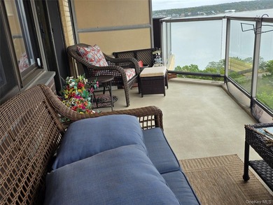 Luxury High Rise Building . Largest Deluxe One Bedroom With A - photo 11