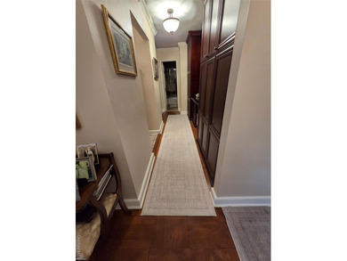 Luxury High Rise Building . Largest Deluxe One Bedroom With A - photo 12