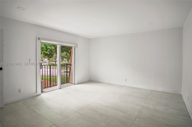 Beautifully maintained townhome in Pine Island Ridge (Woodvale) - photo 14