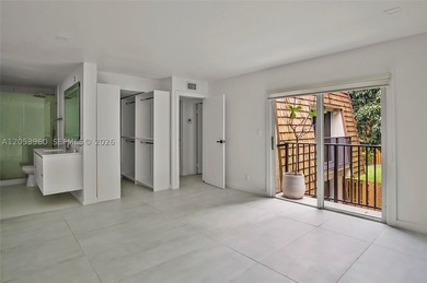 Beautifully maintained townhome in Pine Island Ridge (Woodvale) - photo 15