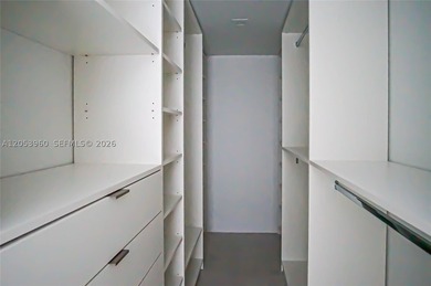 Beautifully maintained townhome in Pine Island Ridge (Woodvale) - photo 19