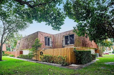 Beautifully maintained townhome in Pine Island Ridge (Woodvale) - photo 22