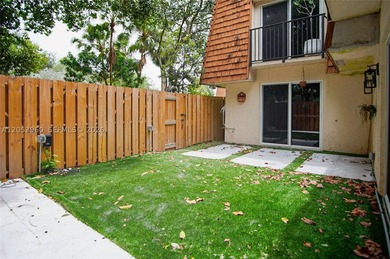Beautifully maintained townhome in Pine Island Ridge (Woodvale) - photo 25