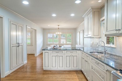 Welcome to this beautifully maintained 5-bedroom, 3-bath brick - photo 14
