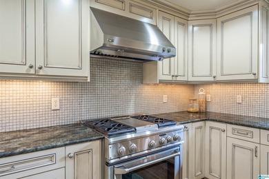 Welcome to this beautifully maintained 5-bedroom, 3-bath brick - photo 16