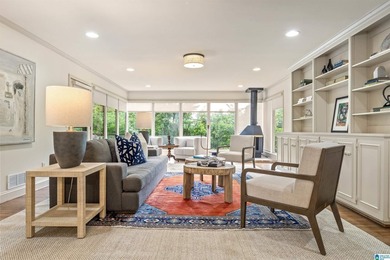 Welcome to this beautifully maintained 5-bedroom, 3-bath brick - photo 18
