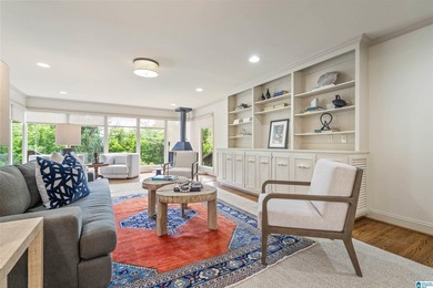 Welcome to this beautifully maintained 5-bedroom, 3-bath brick - photo 20