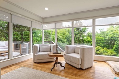 Welcome to this beautifully maintained 5-bedroom, 3-bath brick - photo 21