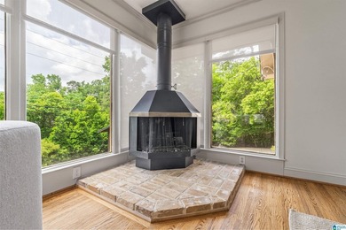 Welcome to this beautifully maintained 5-bedroom, 3-bath brick - photo 22