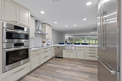 Welcome to this stunning three-bedroom, two-and-a-half-bath - photo 6