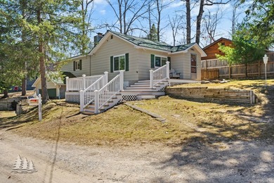 Move-in ready and made for relaxing, this charming 2-bedroom - photo 2
