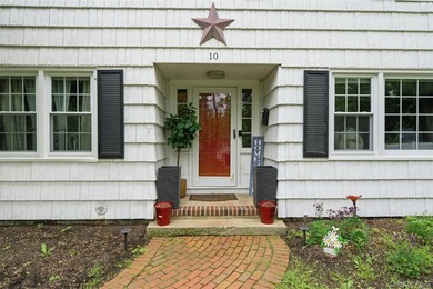 Welcome to this wonderful home, where comfort, elegance, and - photo 15
