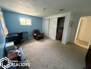 Looking for the perfect starter home at Holiday Lake with room - photo 10