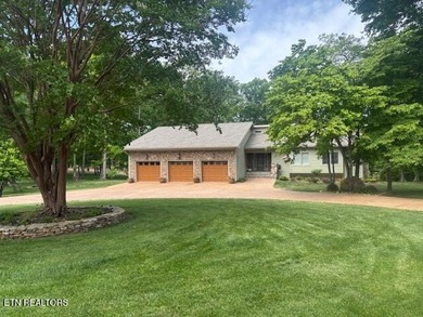 LOCATION LOCATION! WOW What a beautiful property we have here my - photo 1