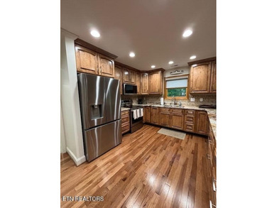 LOCATION LOCATION! WOW What a beautiful property we have here my - photo 5