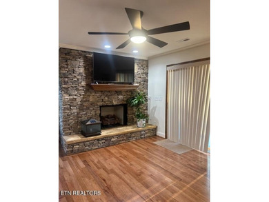 LOCATION LOCATION! WOW What a beautiful property we have here my - photo 8
