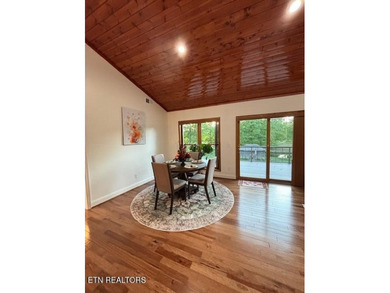 LOCATION LOCATION! WOW What a beautiful property we have here my - photo 9