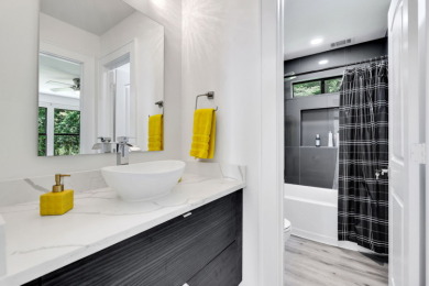 Beautiful Designed Waterview Home - photo 25