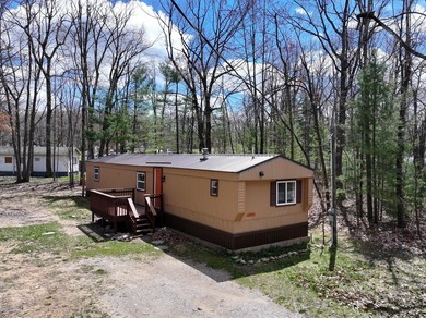 Completely remodeled 3-bedroom, 2-bath home located just minutes - photo 1