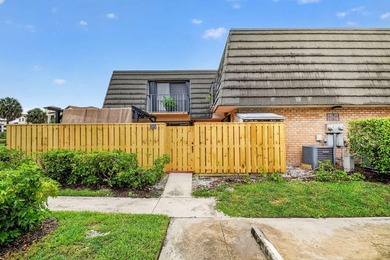 Impeccable 2-bedroom, 2.5-bath home located in a tranquil - photo 3