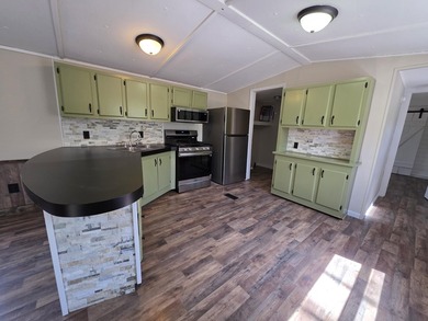 Completely remodeled 3-bedroom, 2-bath home located just minutes - photo 4