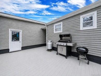Welcome to this captivating, well maintained ranch in the - photo 19