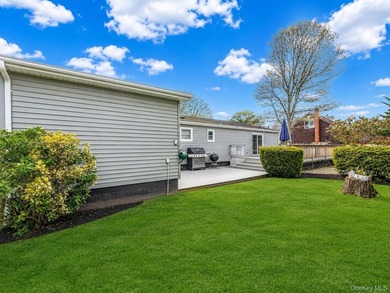 Welcome to this captivating, well maintained ranch in the - photo 23