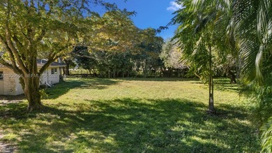 Own one of the largest lots in Pinecrest, spanning over 1.3 - photo 4
